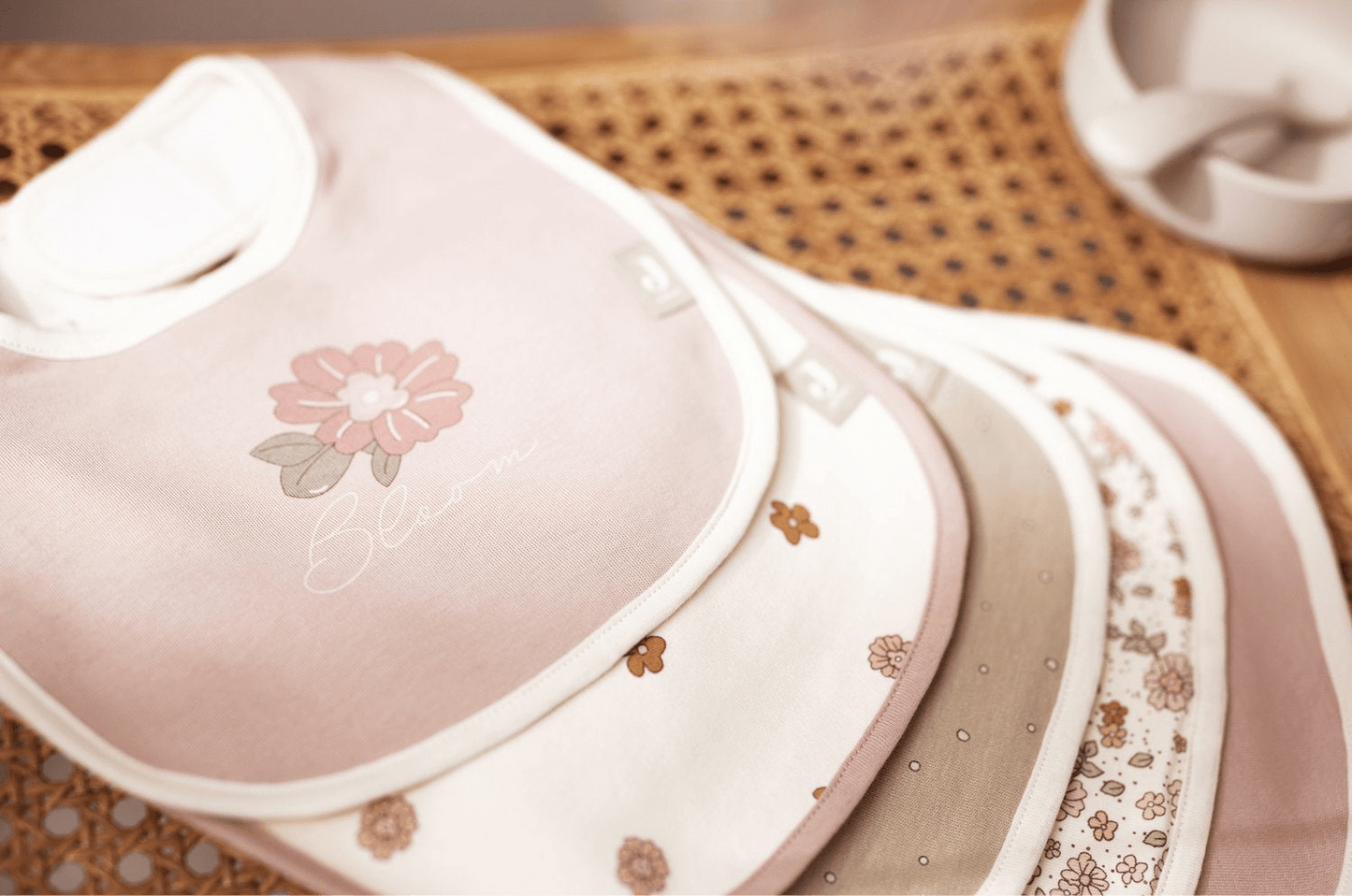 Lot de 5 bavoirs - Retro flowers - Lina et Compagnie