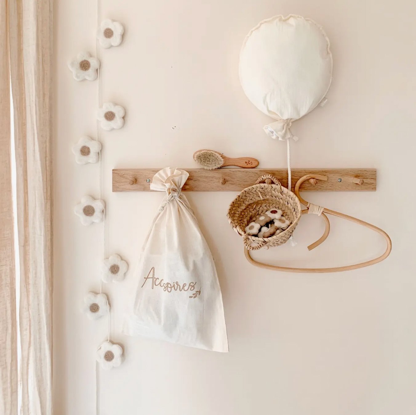 Guirlande Fleurs en laine feutrée - Lina et Compagnie