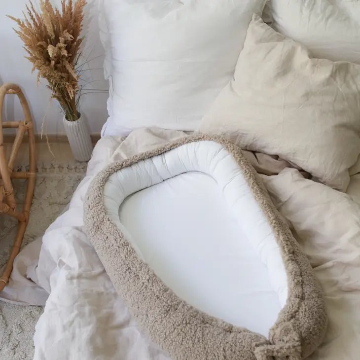 Nid pour Bébé en moumoute - Taupe - Lina et Compagnie