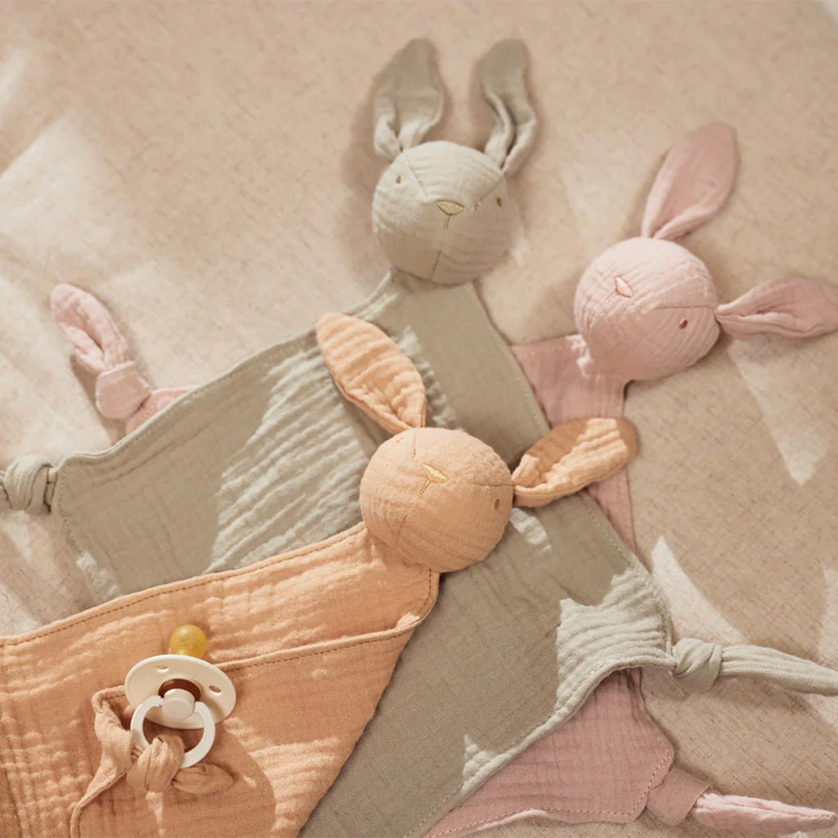 Doudou Attache Tétine Bunny - Wild Rose - Lina et Compagnie