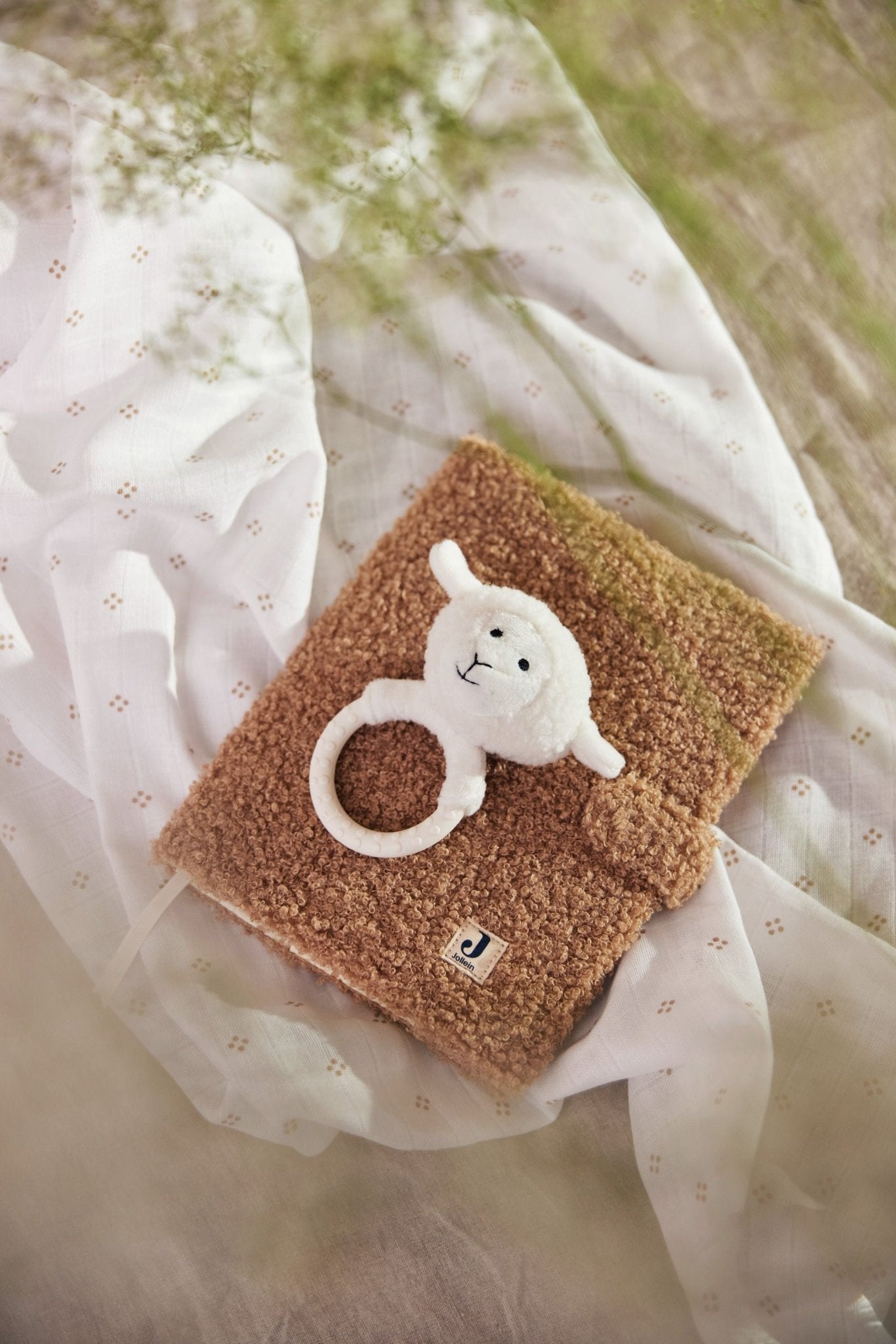 Protège Carnet de Santé Boucle - Biscuit - Lina et Compagnie
